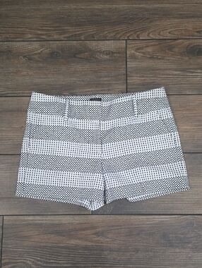 Ann Taylor size 12 Black & White Patterned Bermuda Shorts